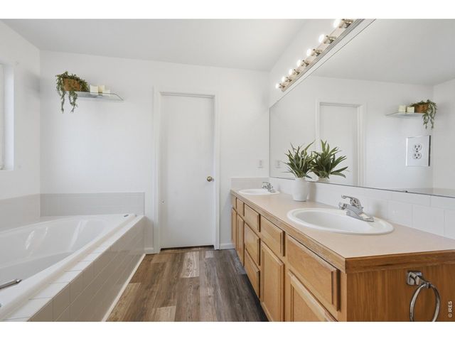 938 Wisteria Dr, Loveland, CO 80538