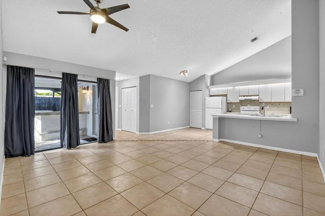 1152 Summit Trail Circle B, West Palm Beach, FL 33415