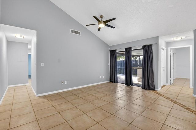 1152 Summit Trail Circle B, West Palm Beach, FL 33415