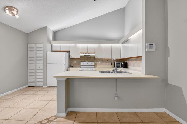 1152 Summit Trail Circle B, West Palm Beach, FL 33415