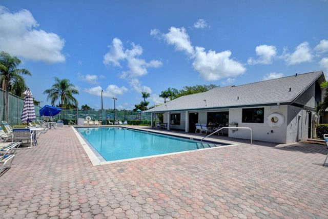 1152 Summit Trail Circle B, West Palm Beach, FL 33415