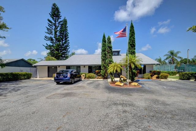 1152 Summit Trail Circle B, West Palm Beach, FL 33415