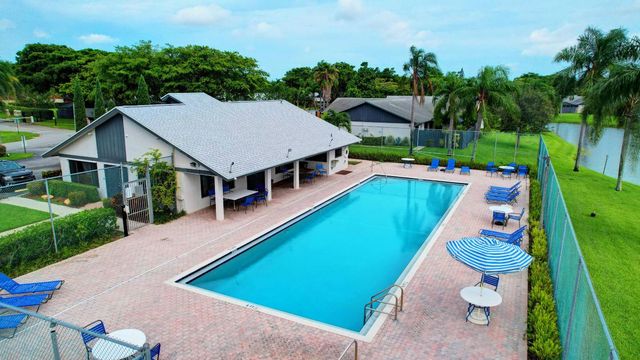 1152 Summit Trail Circle B, West Palm Beach, FL 33415