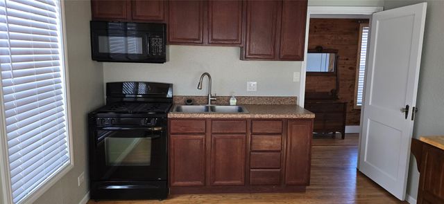 1808 Avenue J, Rosenberg, TX 77471