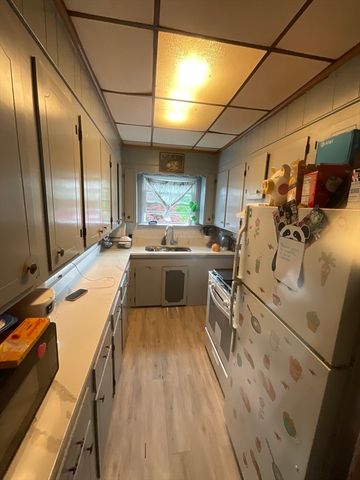 953 Globe St, Fall River, MA 02724