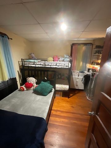 953 Globe St, Fall River, MA 02724
