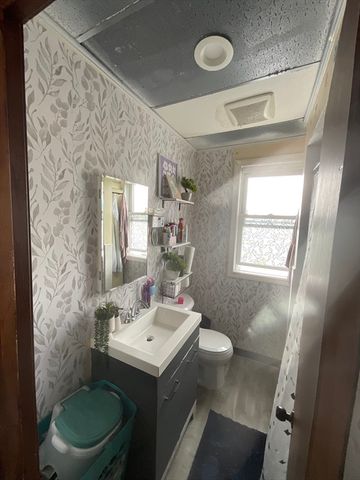 953 Globe St, Fall River, MA 02724