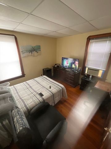 953 Globe St, Fall River, MA 02724