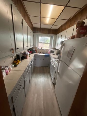953 Globe St, Fall River, MA 02724