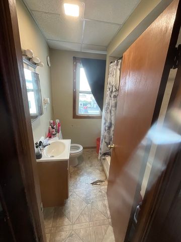 953 Globe St, Fall River, MA 02724