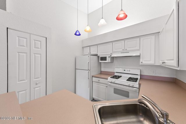 13810 N SUTTON PARK Drive 833, Jacksonville, FL 32224