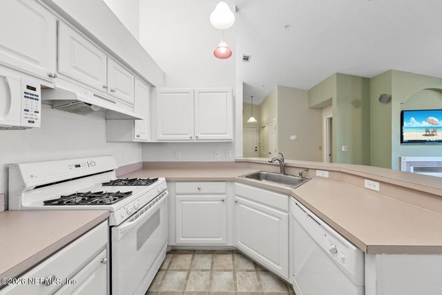 13810 N SUTTON PARK Drive 833, Jacksonville, FL 32224