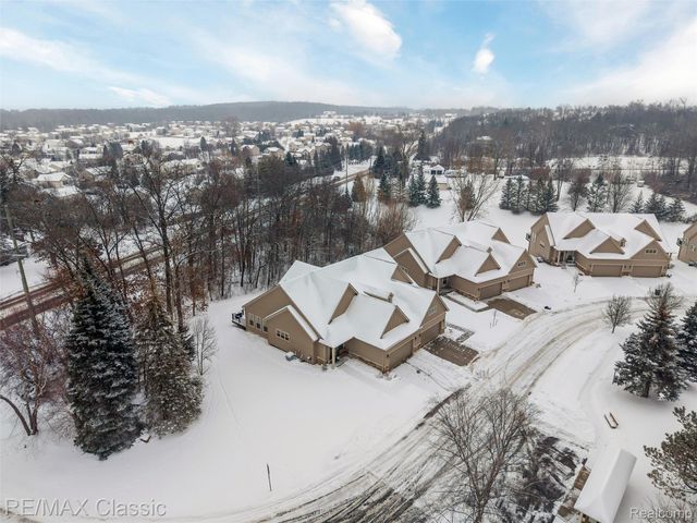 8047 Bridgestone Boulevard, White Lake Charter Township, MI 48386