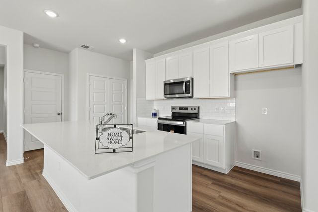 8017 Charlestown Lane, Fort Worth, TX 76140
