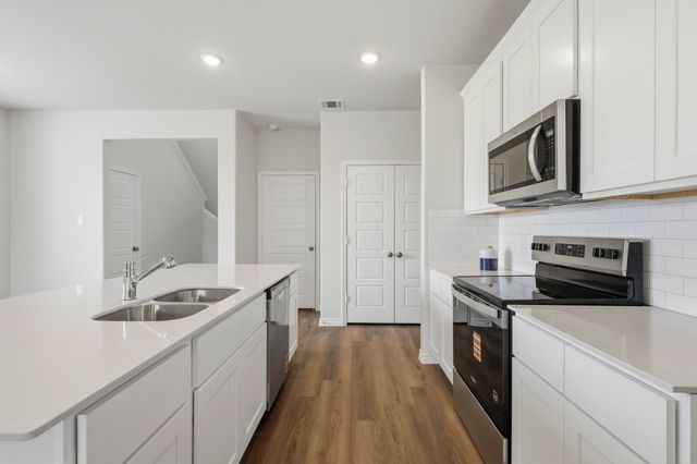 8017 Charlestown Lane, Fort Worth, TX 76140