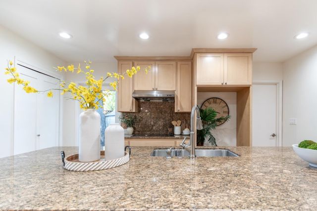 14111 Alta Vista Avenue, Saratoga, CA 95070