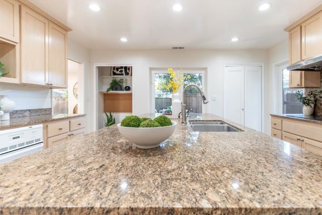 14111 Alta Vista Avenue, Saratoga, CA 95070