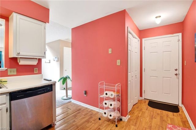244 Summerlake Ln, Newport News, VA 23602