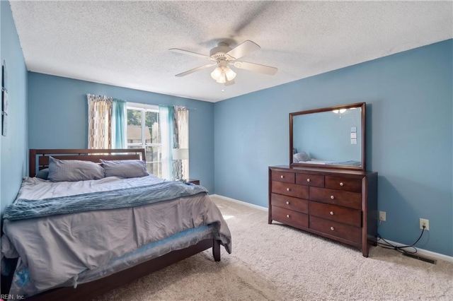 244 Summerlake Ln, Newport News, VA 23602