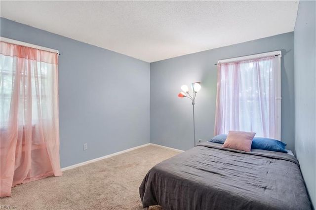 244 Summerlake Ln, Newport News, VA 23602