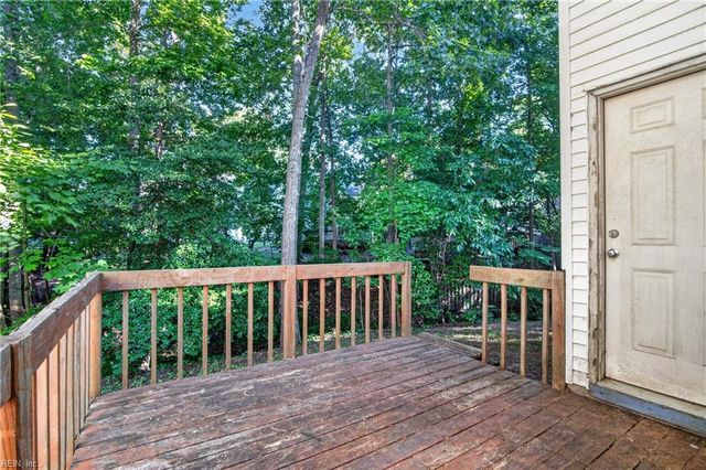 244 Summerlake Ln, Newport News, VA 23602