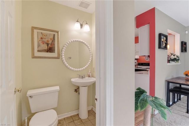 244 Summerlake Ln, Newport News, VA 23602