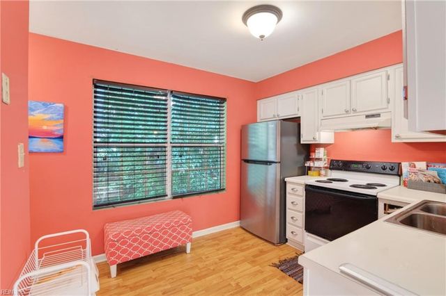 244 Summerlake Ln, Newport News, VA 23602