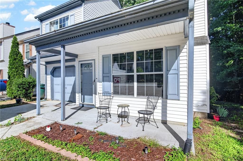 244 Summerlake Ln, Newport News, VA 23602