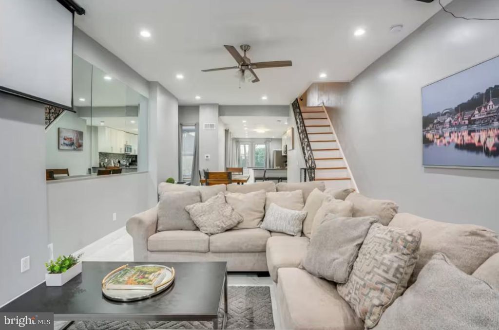 2057 N FRANKLIN ST, Philadelphia, PA 19122