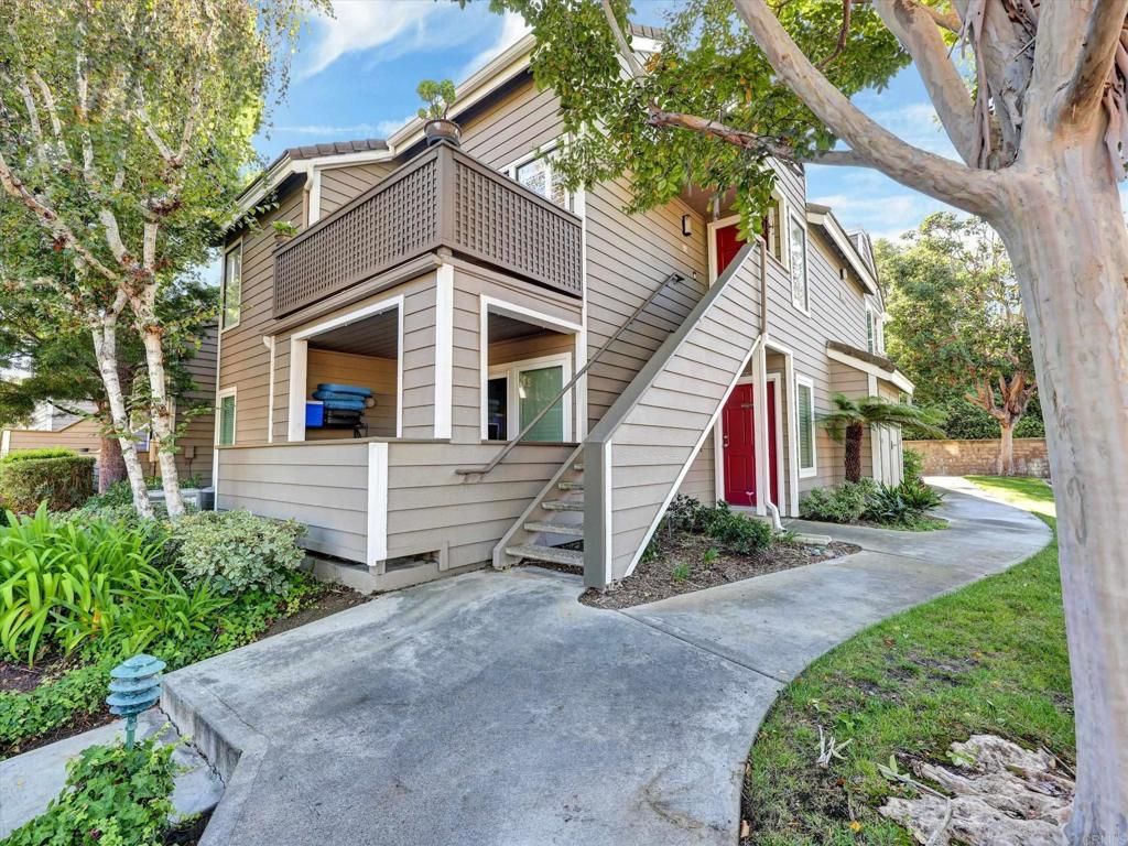 1091 Shadowridge Drive 114, Vista, CA 92081