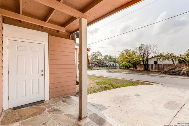 835 Grosvenor, San Antonio, TX 78221