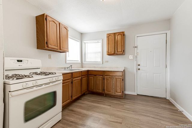 835 Grosvenor, San Antonio, TX 78221