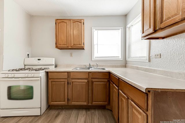 835 Grosvenor, San Antonio, TX 78221