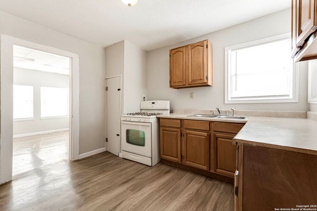 835 Grosvenor, San Antonio, TX 78221