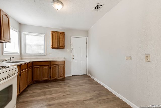 835 Grosvenor, San Antonio, TX 78221