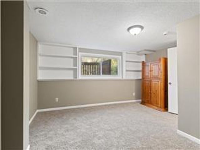 4819 Grenwich Way N, Oakdale, MN 55128