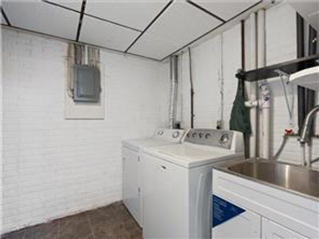 4819 Grenwich Way N, Oakdale, MN 55128