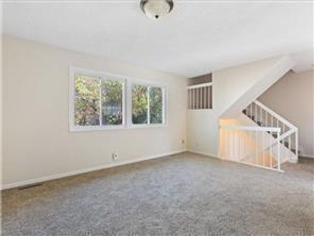 4819 Grenwich Way N, Oakdale, MN 55128