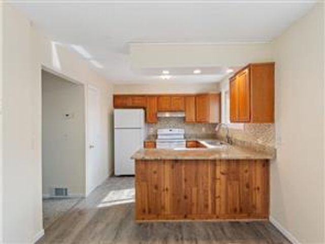4819 Grenwich Way N, Oakdale, MN 55128