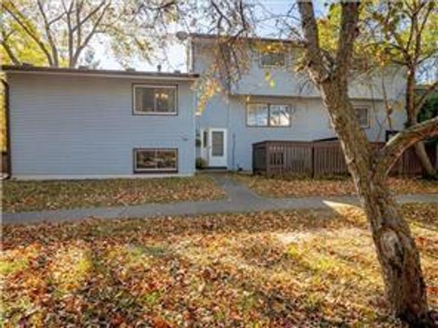 4819 Grenwich Way N, Oakdale, MN 55128