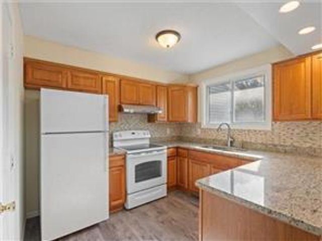 4819 Grenwich Way N, Oakdale, MN 55128