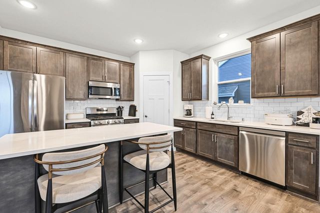 704 River Ridge DRIVE, Waterford, WI 53185