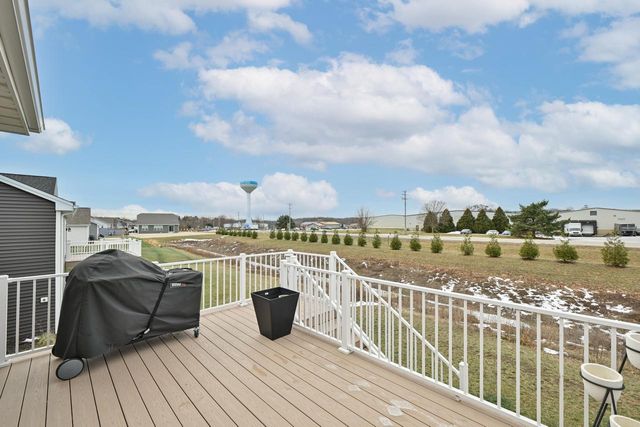 704 River Ridge DRIVE, Waterford, WI 53185