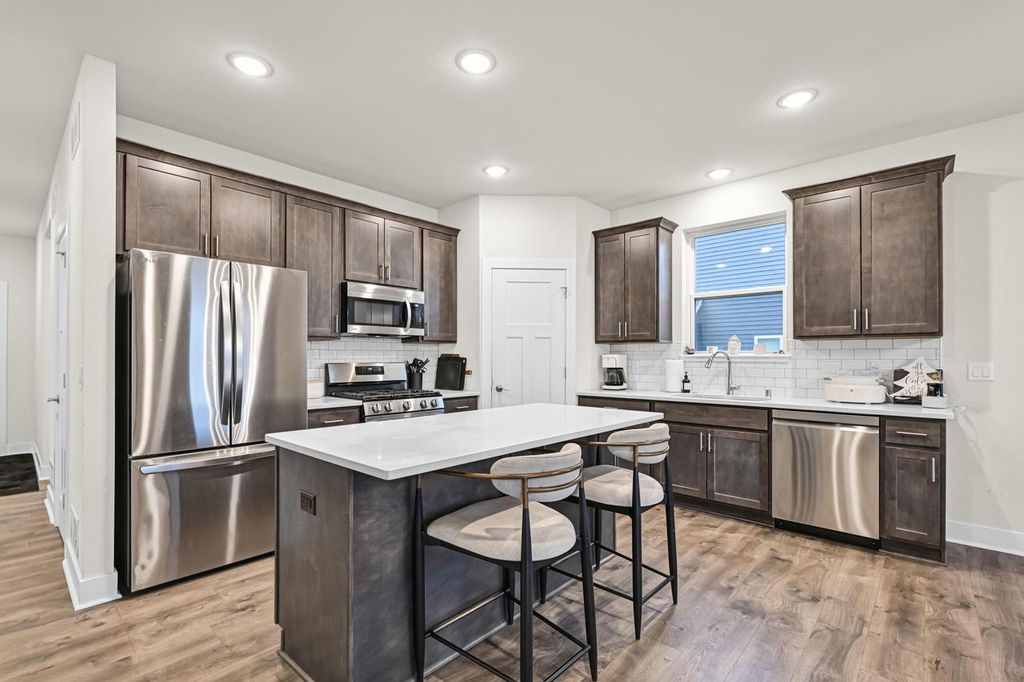 704 River Ridge DRIVE, Waterford, WI 53185