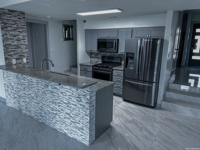 7418 Wild Eagle Rd, San Antonio, TX 78255