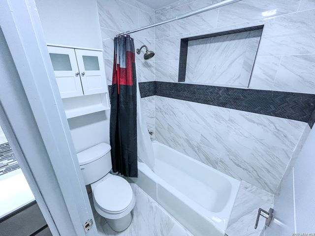 7418 Wild Eagle Rd, San Antonio, TX 78255