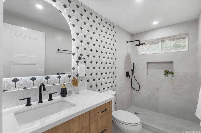 1482 Kalaepohaku Street, Honolulu, HI 96816