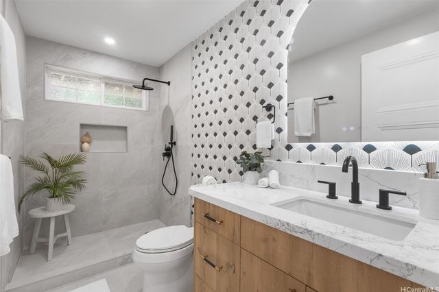 1482 Kalaepohaku Street, Honolulu, HI 96816