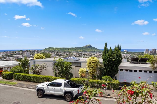 1482 Kalaepohaku Street, Honolulu, HI 96816
