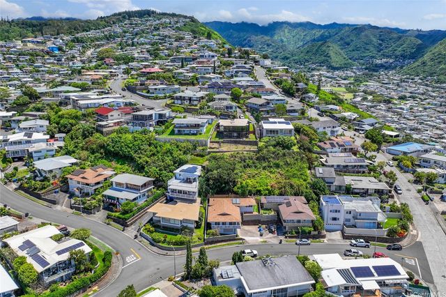 1482 Kalaepohaku Street, Honolulu, HI 96816